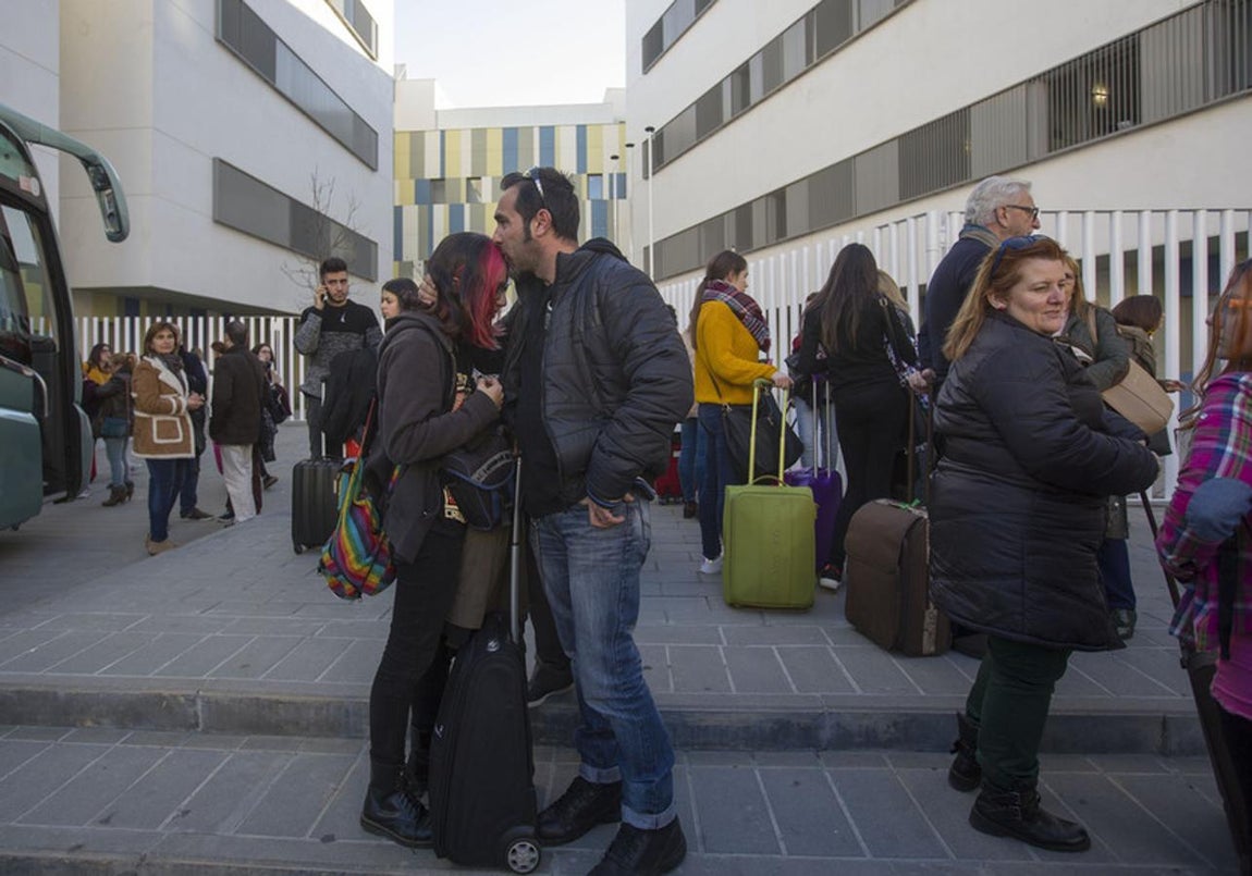 El frustrado viaje escolar de la Escuela de Arte en imágenes