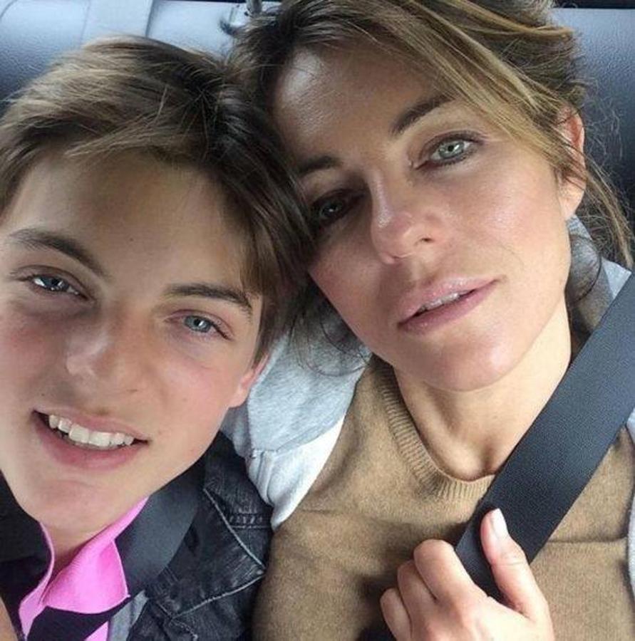 Elizabeth Hurley y su hijo Damian Charles. 
