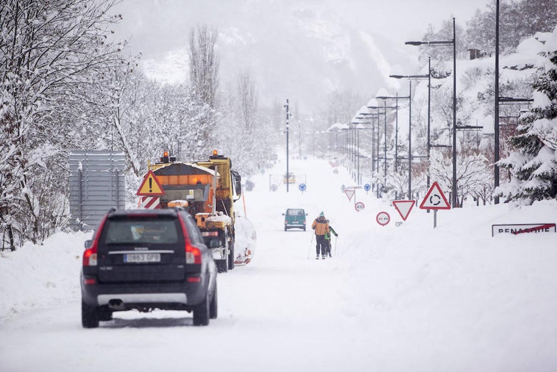 Más de un metro de nieve recibe en el Pirineo a la ola de frío siberiano