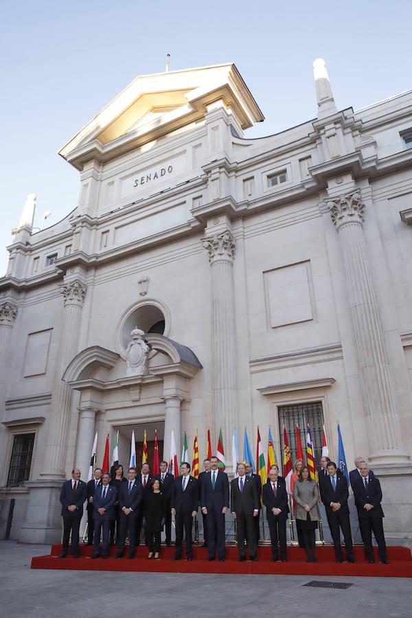 La conferencia tiene lugar en el Senado. 