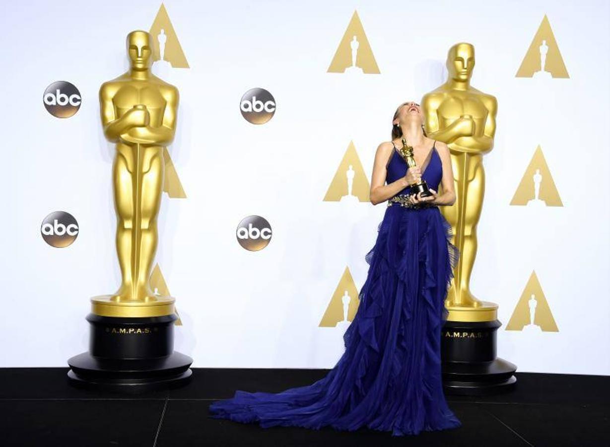 Brie Larson cumplió todas las quinielas y se llevó el Oscar como Mejor Actriz por «La Habitación». 