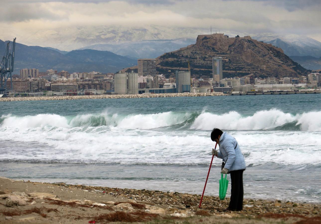 Alicante ciudad y la sierra de Aitana. 