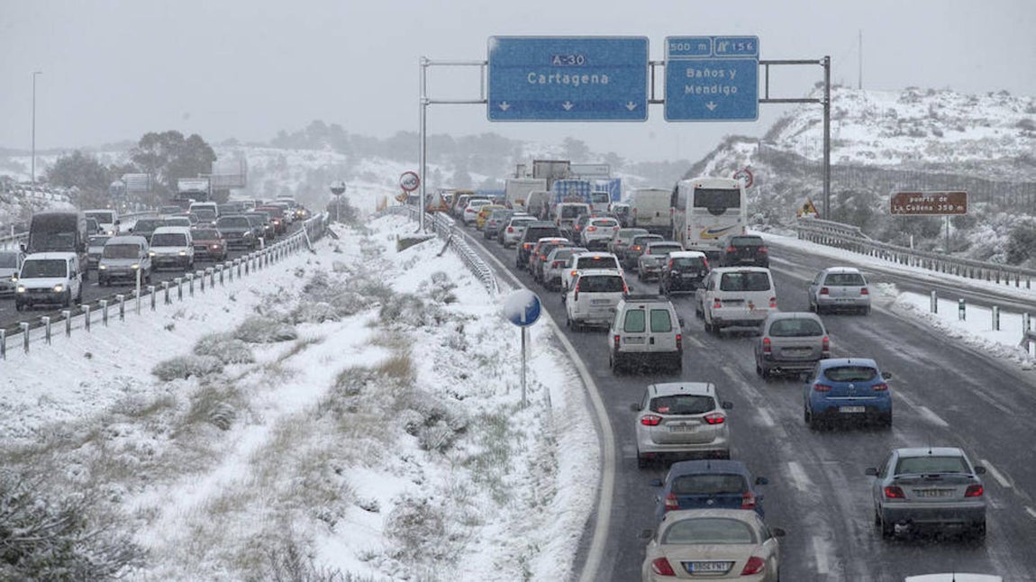 Las imágenes más impactantes de la ola de frío. La nieve ha llegado a la Región de Murcia, incluso a municipios del interior situándose la cota de nieve en apenas 50 metros
