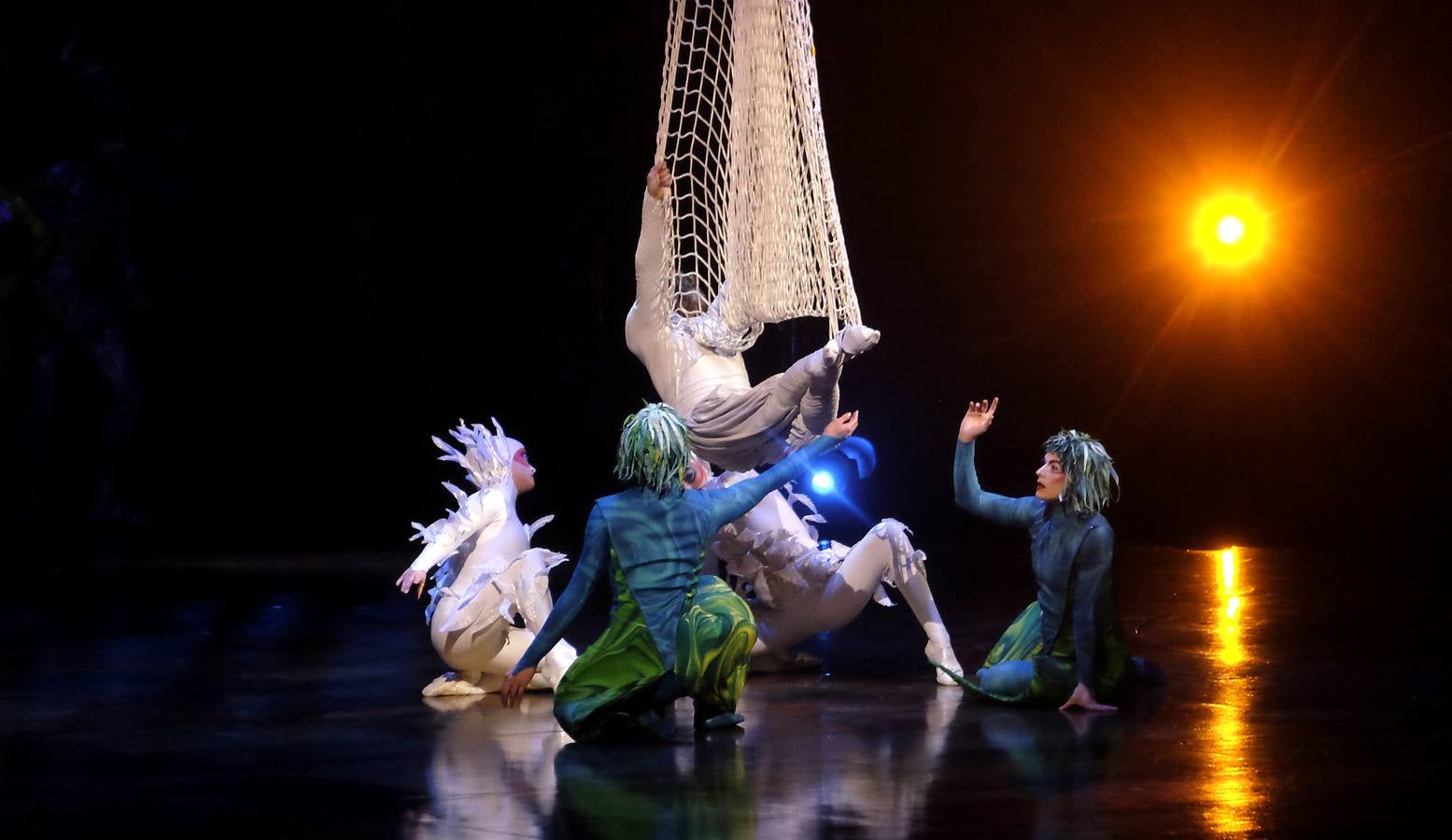 El espectáculo «Varekai» del Circo del Sol, en imágenes