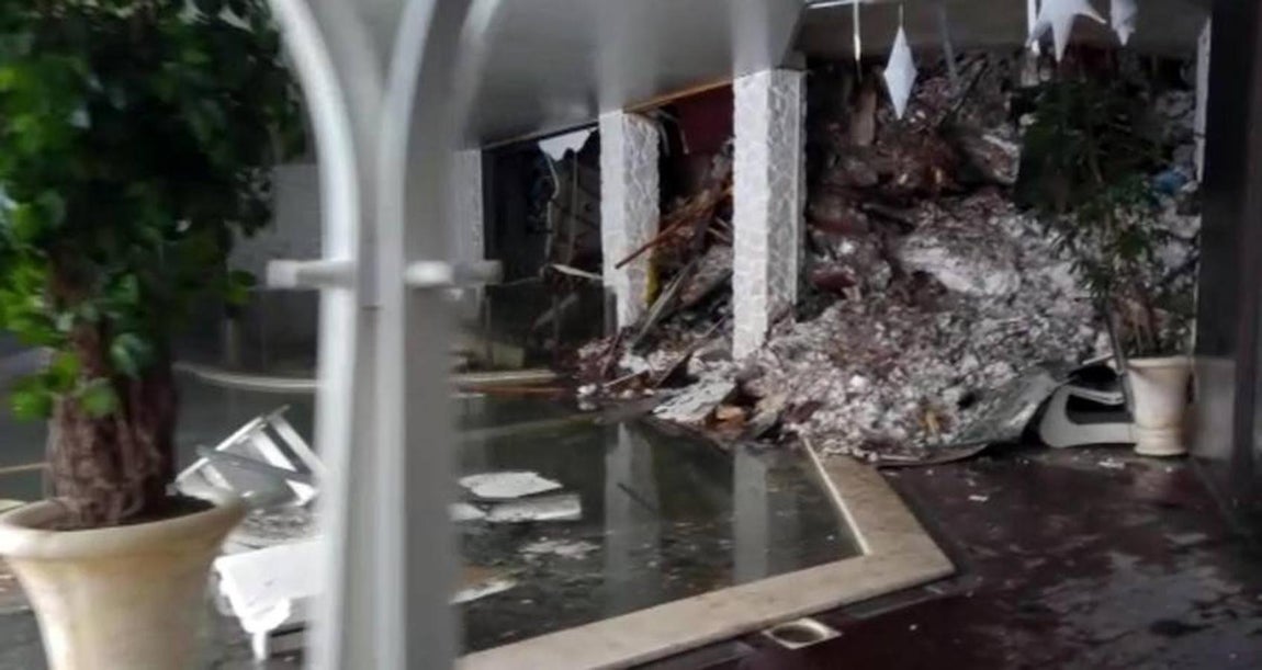 Vista de los destrozos que ha dejado el alud en el interior del hotel. 