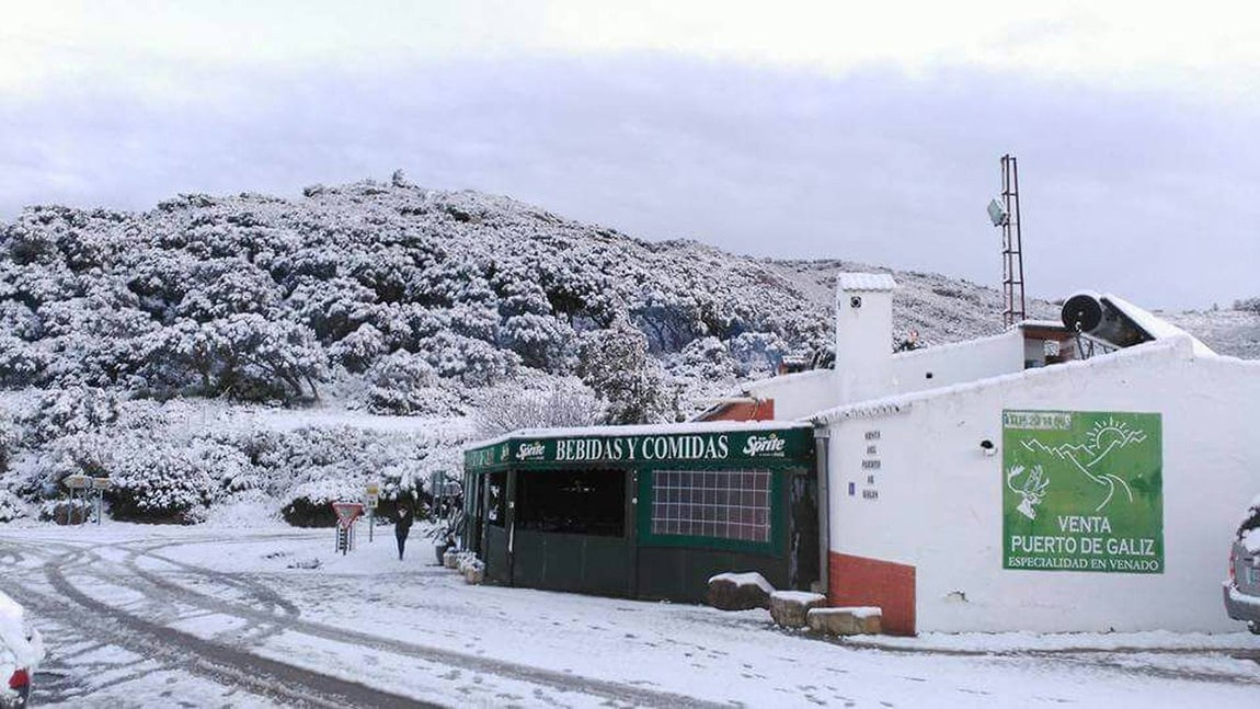 La nieve cubre de un manto blanco la Sierra de Cádiz