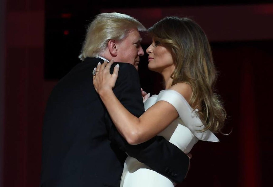 La pareja presidencial ha elegido «My way» de Frank Sinatra para el primer baile, que se ha celebrado en el Centro de Convenciones de Washington. 