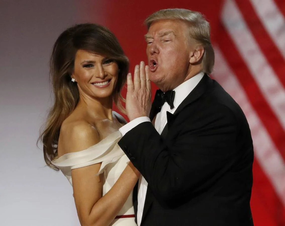 Donald Trump ha hecho gala de su faceta más televisiva durante el primer baile.