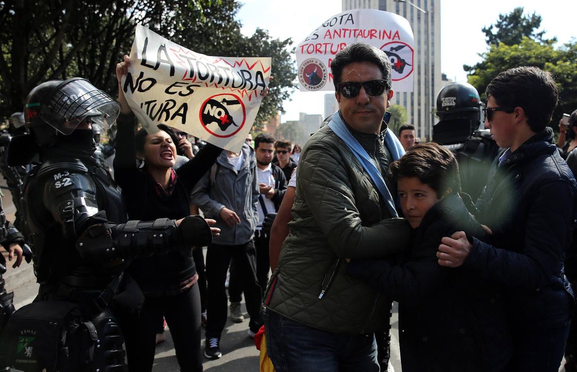 Las imágenes del «Reich antitaurino» que siembra el terror en Bogotá