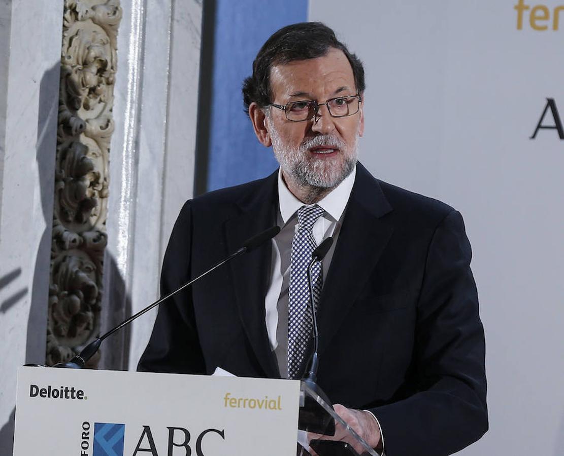 Rajoy, durante su intervención, recordando que el gran reto al que se enfrentan los españoles es el de la unidad de España y la soberanía nacional