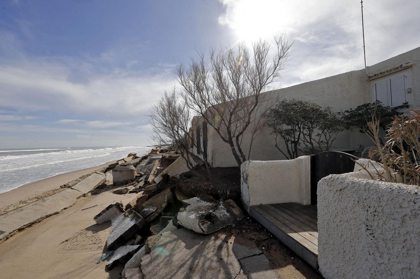 Efectos del temporal en la playa del Saler, Valencia