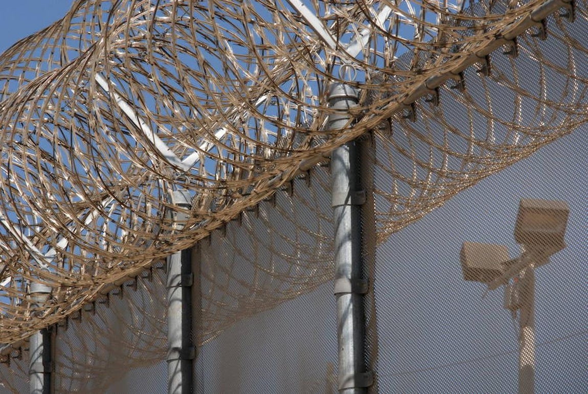 Detalle del muro fronterizo existente a lo largo de la frontera entre Tijuana (México) y San Diego (California). 