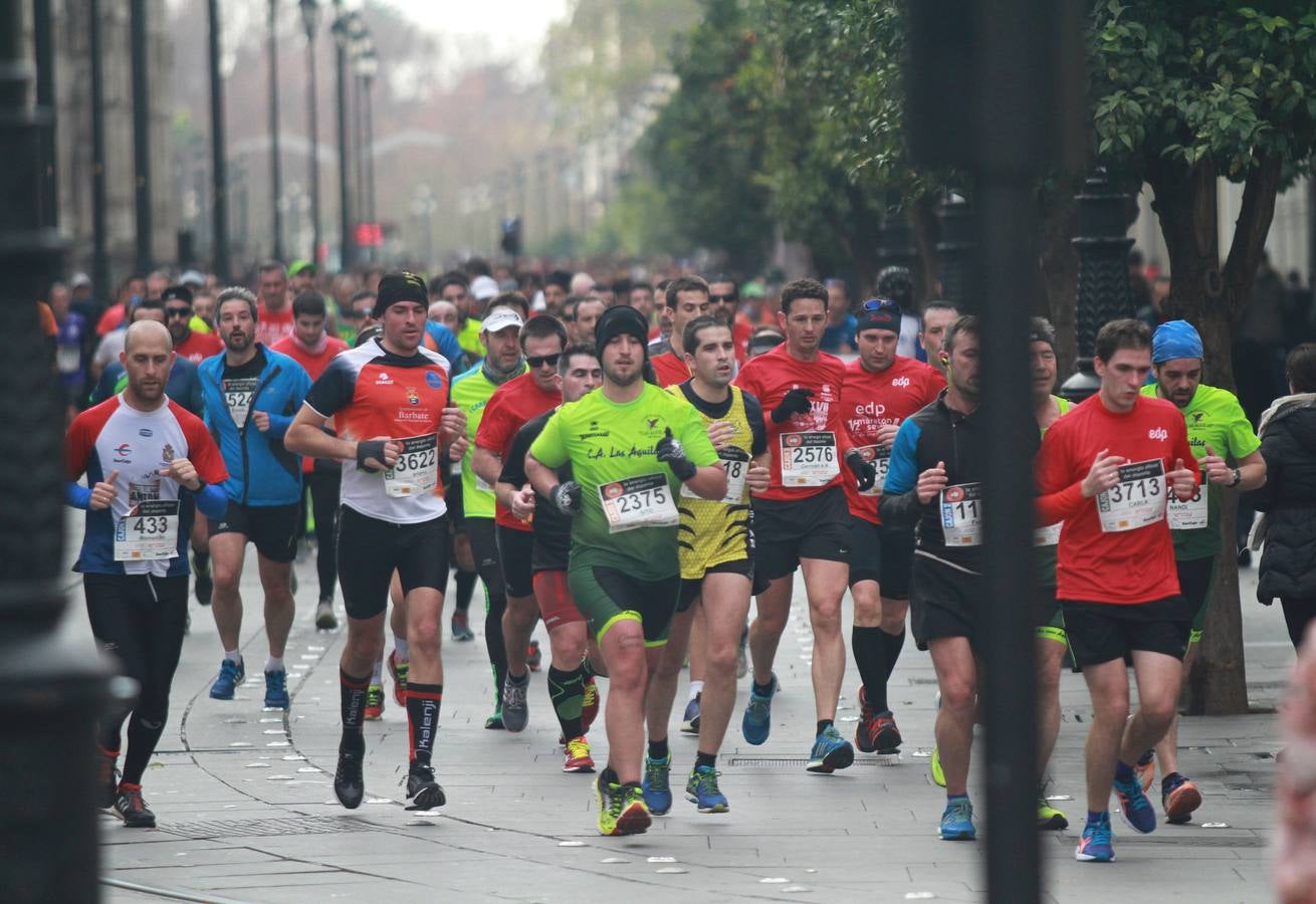 ¿Has corrido la Media Maratón de Sevilla? ¡Búscate en las imágenes!