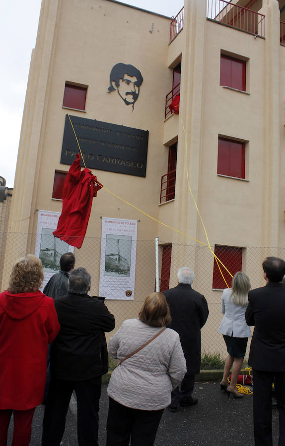 En imágenes: homenaje a Pablo Carrasco, el bombero que falleció en el incendio del hospital de Toledo en 1987