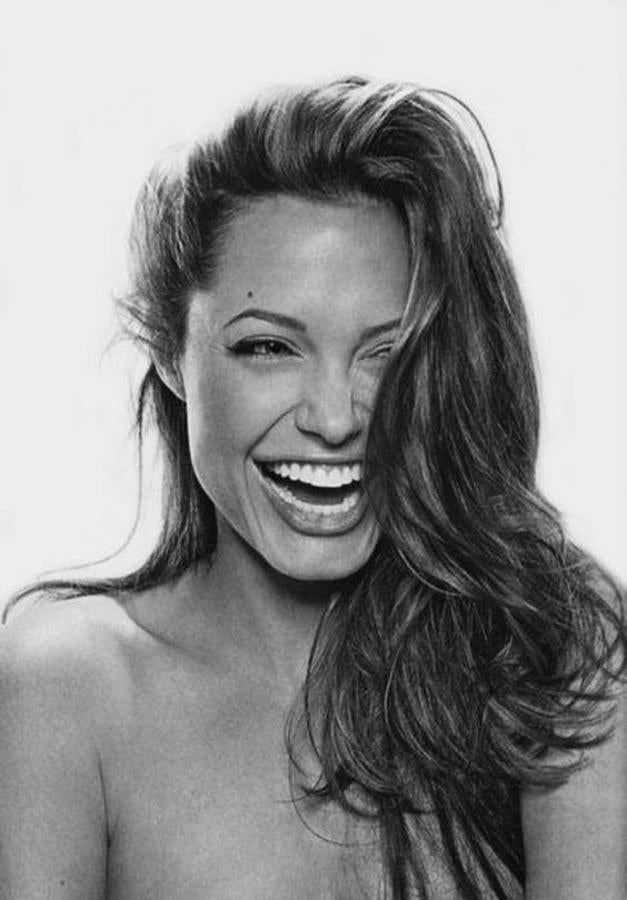 Angelina Jolie. «Es un nuevo mundo que me da miedo», la actriz contrató a un equipo de seguridad para controlar el contenido de las redes sociales de sus hijos.