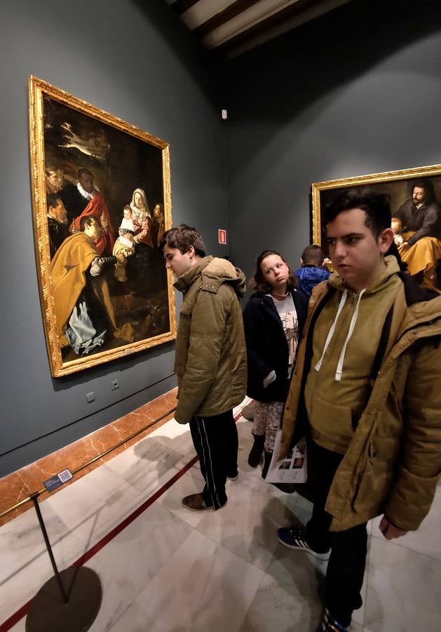 Jovenes autistas disfrutan de Murillo y Velázquez en la exposición de Focus