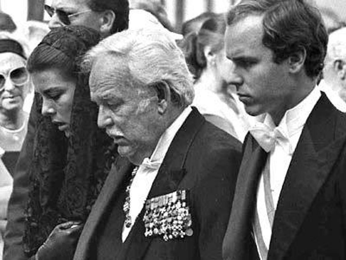 Tras el accidente, Estefanía tuvo que salir por la ventana del conductor porque el lateral del acompañante estaba completamente destruido. La princesa calificó de «inventos» los rumores acerca de que madre e hija habían discutido la noche anterior al accidente. Estefanía dijo que no tiene nada de qué arrepentirse. «Solo de estar aquí y haber sobrevivido al drama». La princesa no pudo asistir al funeral de su madre por encontrarse convaleciente a causa de una fractura vertebral.. 