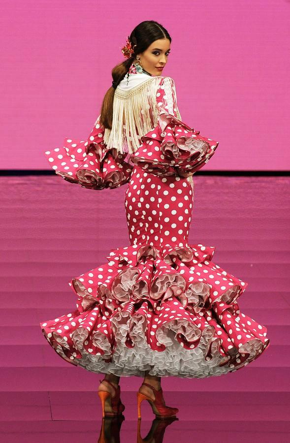 Primeros desfiles del salón de moda flamenca, SIMOF 2017