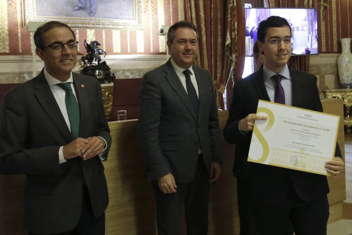 Homenaje a los universitarios con las mejores notas de Sevilla