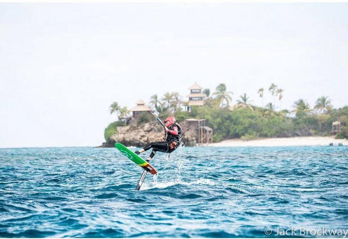 «Barack comenzó a aprender kitesurf en la playa de Necker durante dos días seguidos, como si volviese a ser un niño», dijo asegurando que el hecho de que fuese expresidente implicaba tener un montón de seguridad a su alrededor, pero sin embargo fue capaz de relajarse y disfrutar del deporte. 