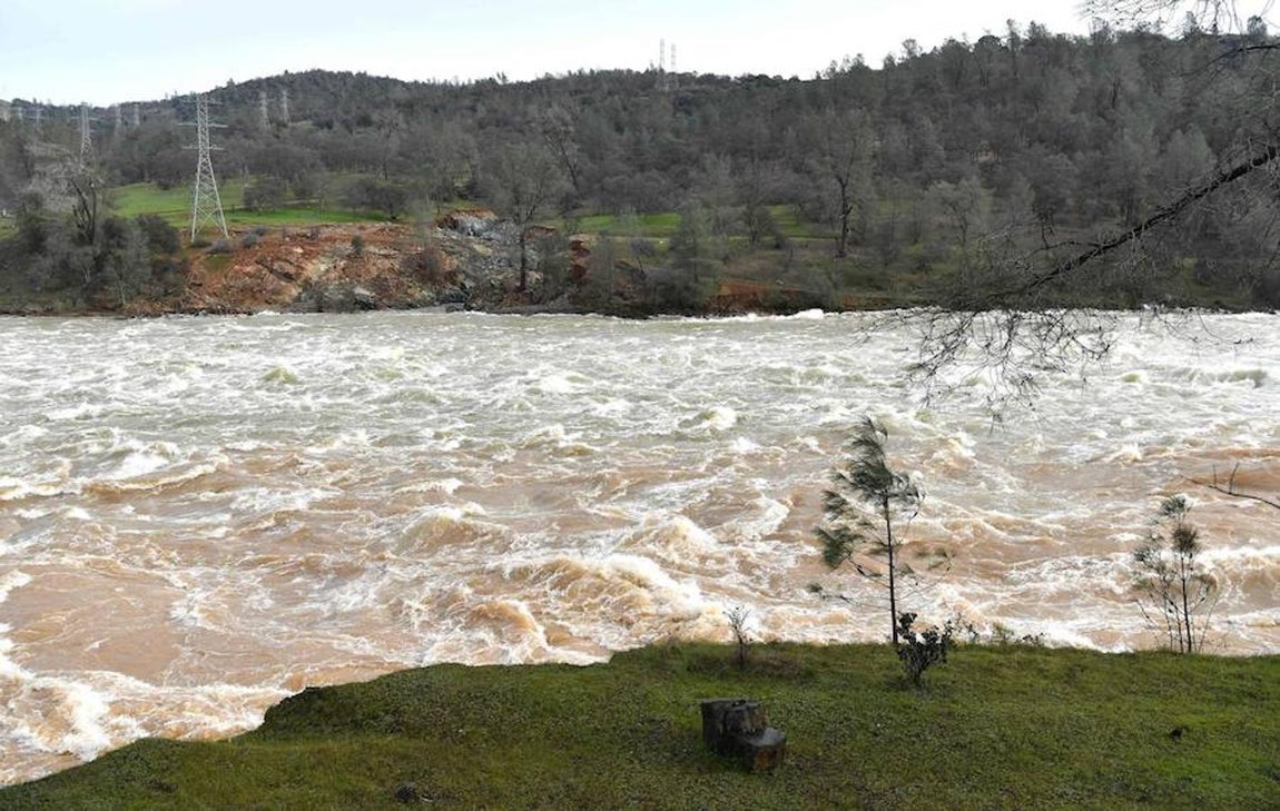 En imágenes: la presa de más alta de EE.UU., en riesgo de desbordamiento