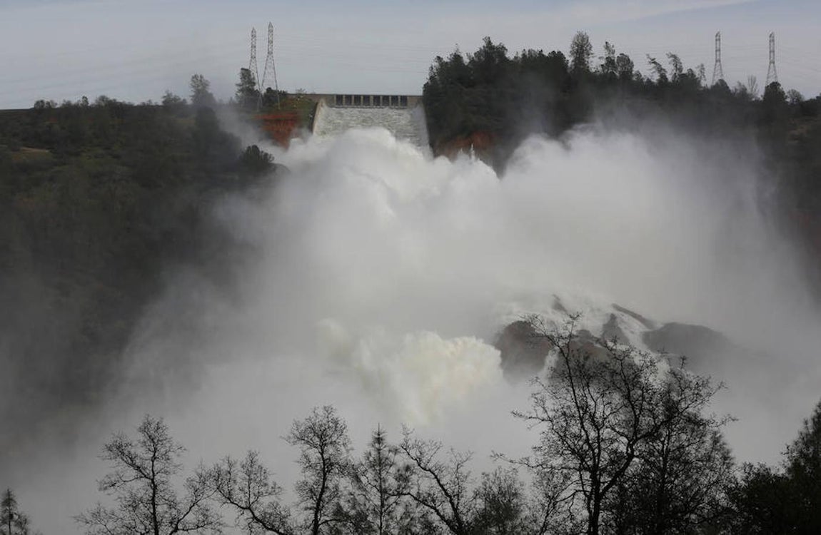 En imágenes: la presa de más alta de EE.UU., en riesgo de desbordamiento