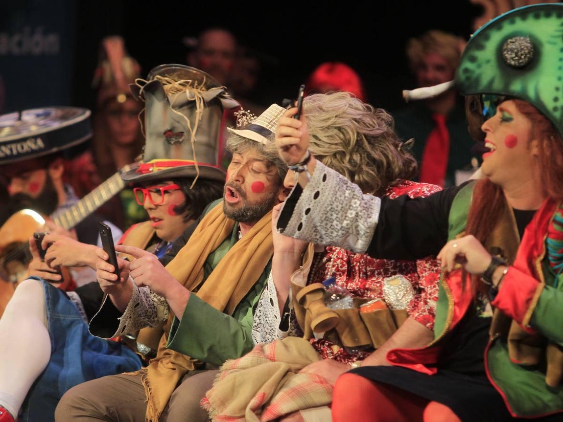 Fotos: Chirigota Los del lado oscuro... Cai!