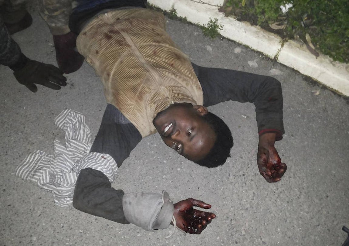 Unos 500 inmigrantes saltan la valla de Ceuta