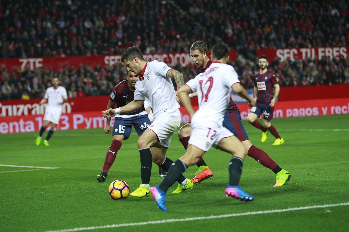 El Sevilla se anota tres puntos en casa ante el Eibar