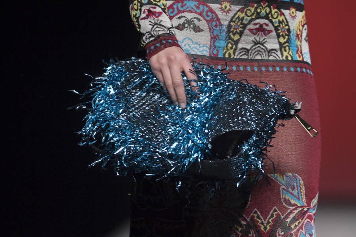 Custo muestra su lado más colorido