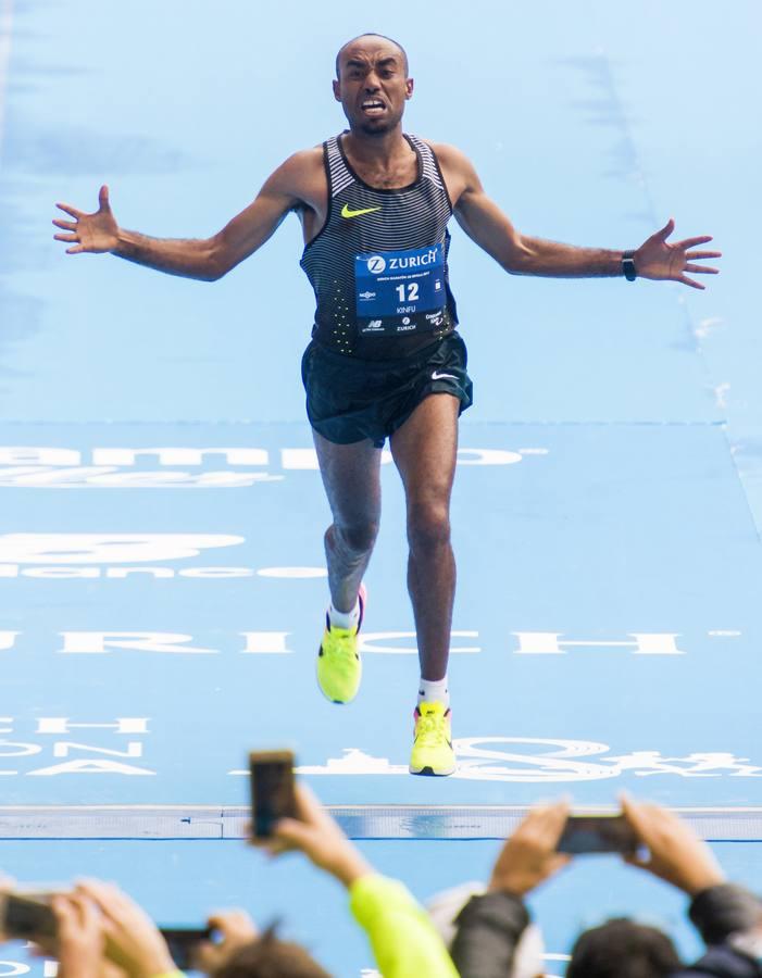 Las mejores imágenes del Zurich Maratón de Sevilla 2017