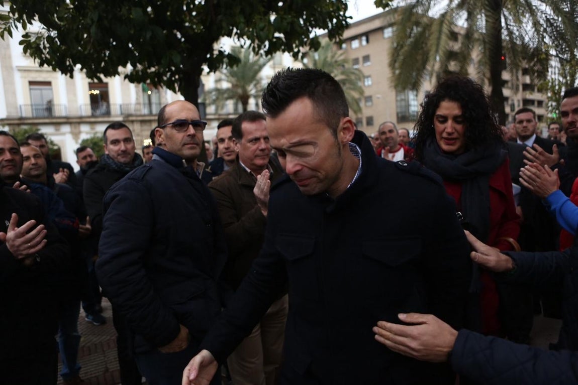 El agente local Juan Cadenas quien resultó gravemente herido y perdió un ojo tras el asalto de los hermanos Venegas a la Jefatura del municipio