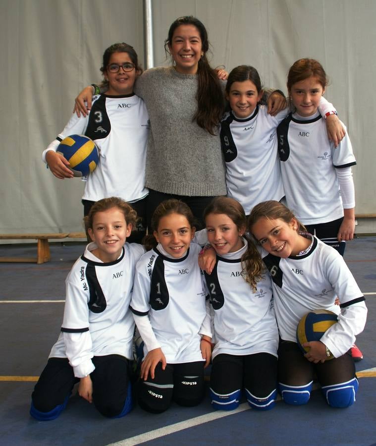Santa María del Pilar C. Arriba: Inés (3), Patricia (E ), Ana M. (9), María (5). Abajo: Gabriela (4), Raquel (1), Natalia (2) y Carlota.. 