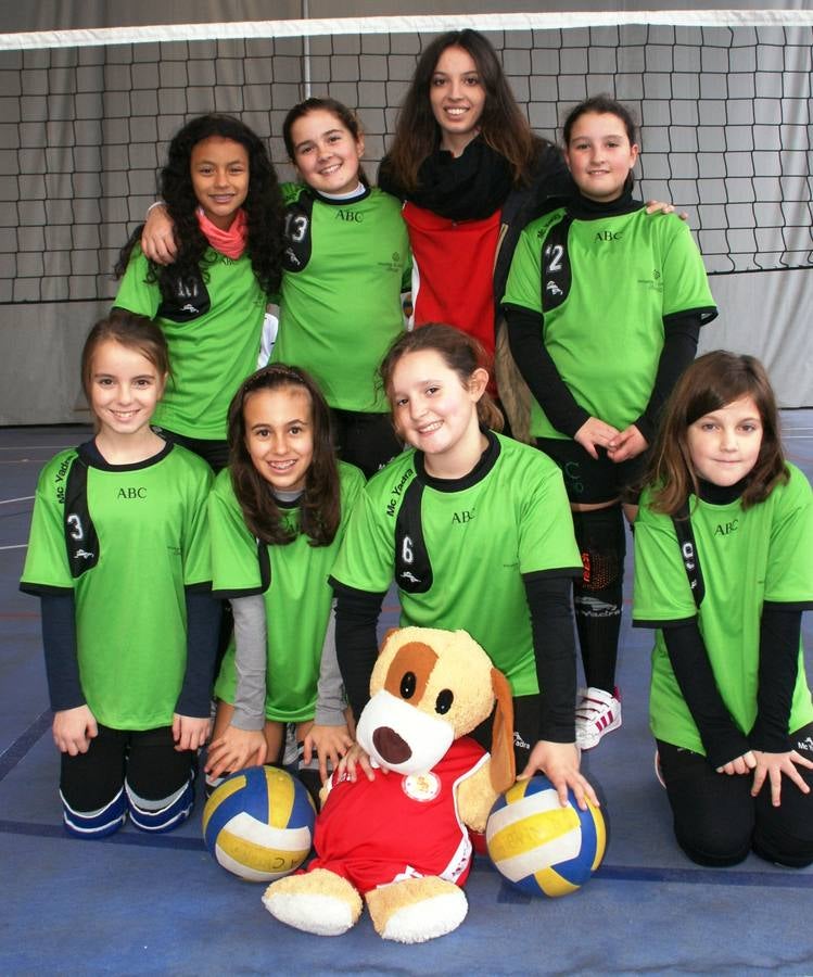 La Salle San Rafael. Arriba: Alejandra (10), Celia (13), Carmen (E), Sara (12). Abajo: Gadea (3), Jimena (8), Laura (6) y Júlia (9).. 