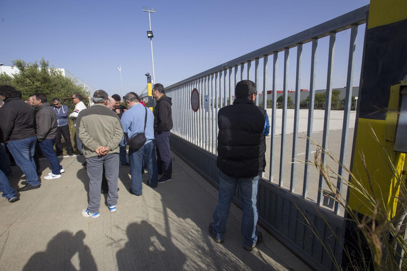 Los extrabajadores se concentran en las puertas de Delphi en el décimo aniversario del cierre