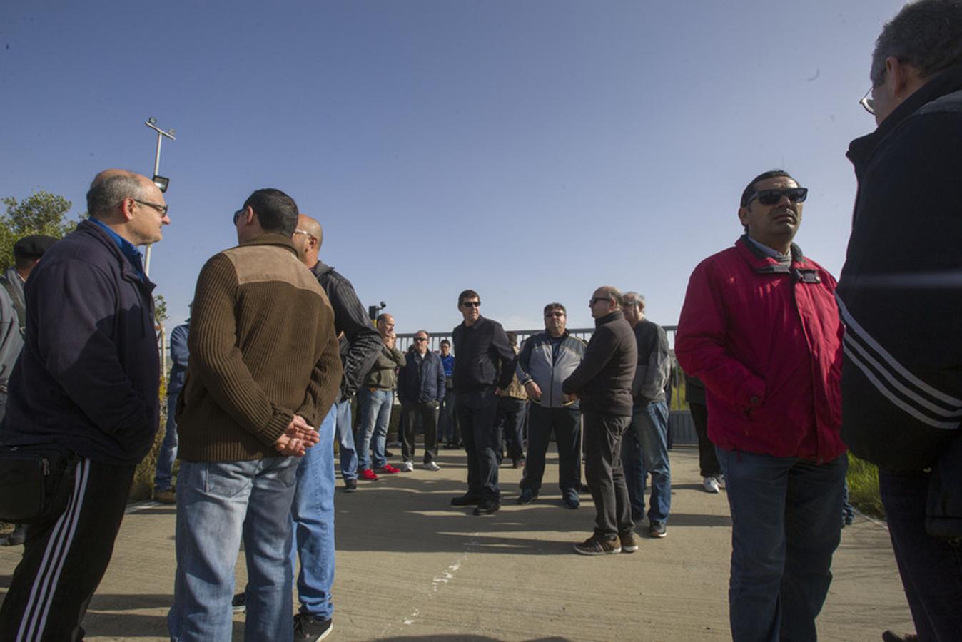 Los extrabajadores se concentran en las puertas de Delphi en el décimo aniversario del cierre