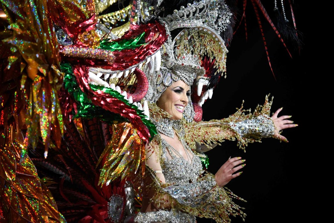 Omaira Isabel Dorta, candidata número 5, lleva la fantasía 'La dama de Shanghai’, de Tin Quintero.. 