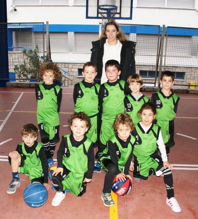 Virgen de Mirasierra C. Arriba de izquierda a derecha: Alberto, Hugo, Juan Carlos, Rocío (entrenadora), Rodrigo y David. Debajo: Arturo, Víctor, Marco y Carmen. 