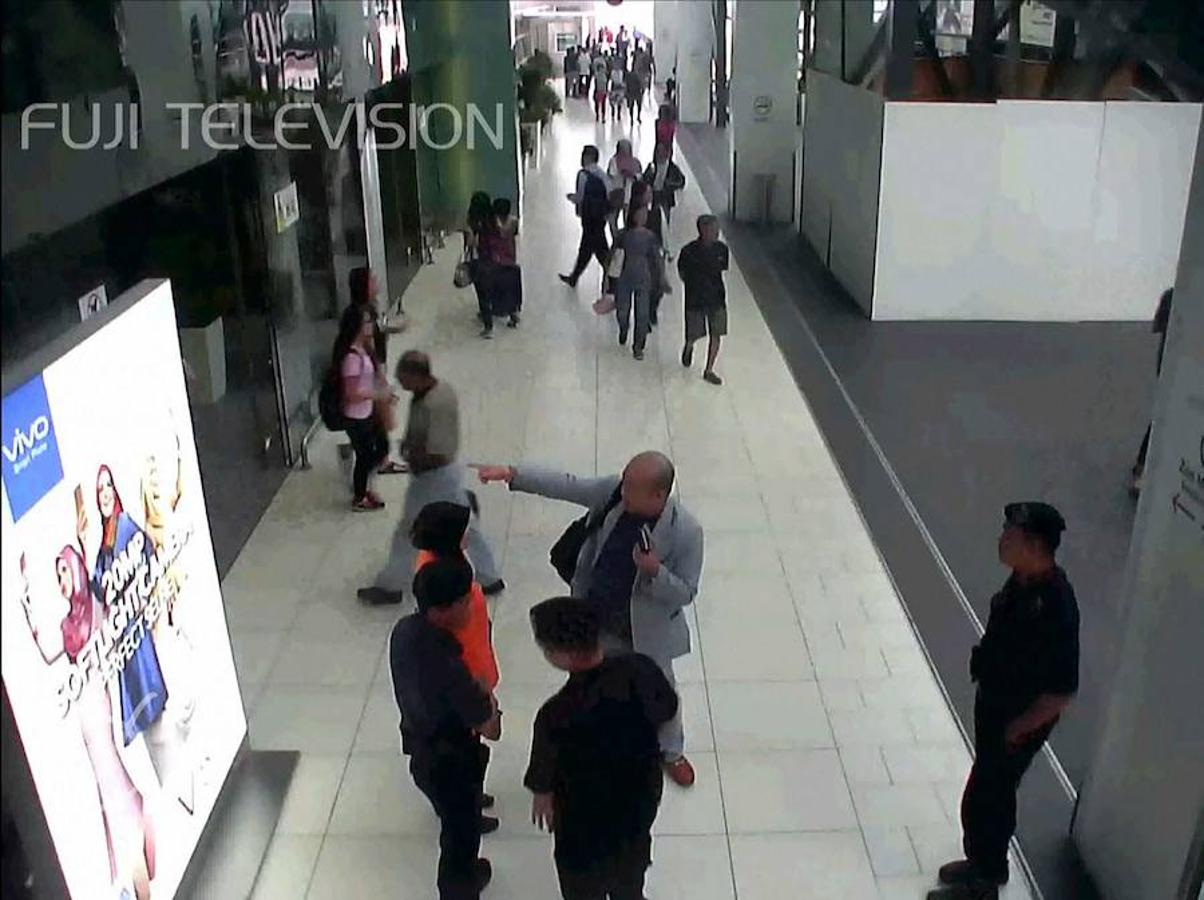 Captura del vídeo de seguridad en el que se ve cómo explica la agresión. 