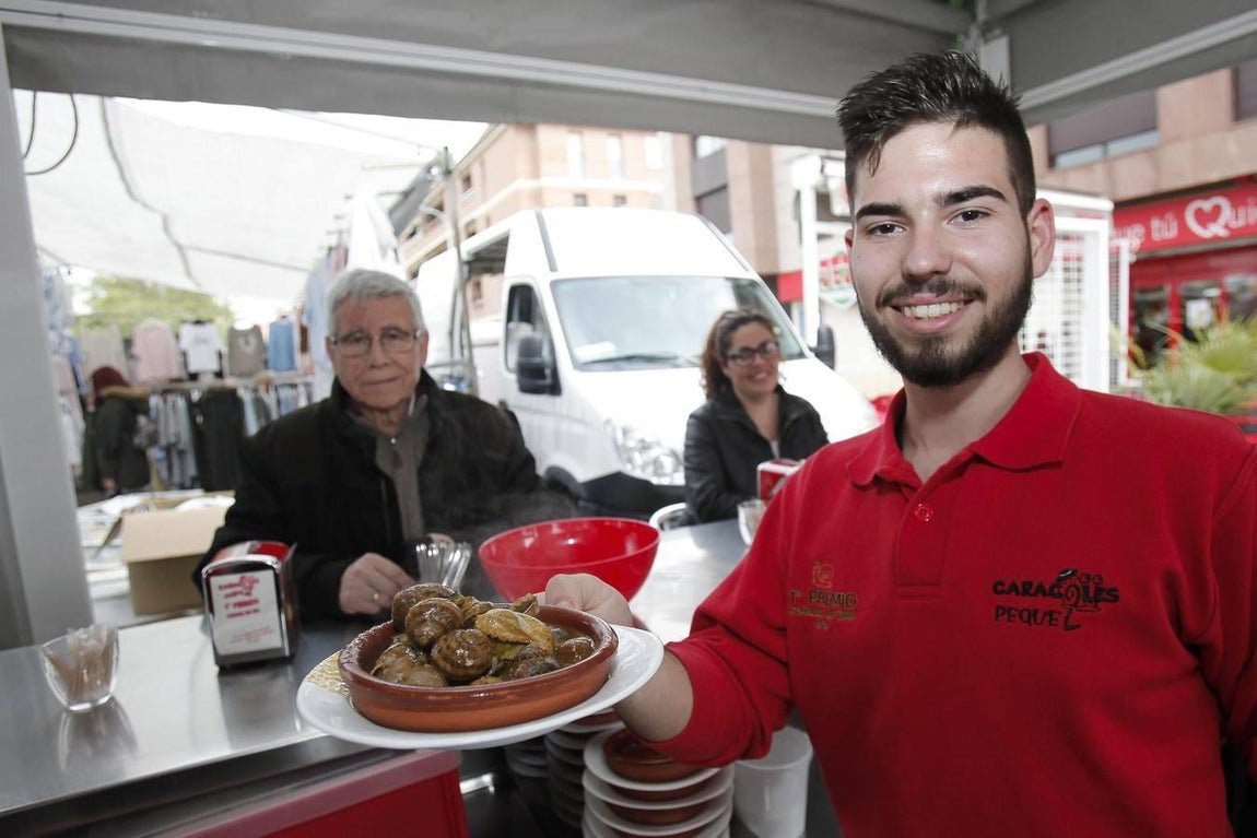 El arranque de los puestos de caracoles, en imágenes