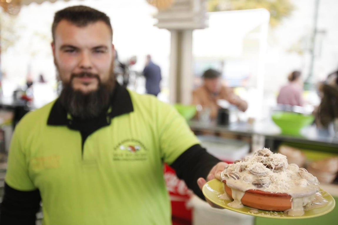 El arranque de los puestos de caracoles, en imágenes