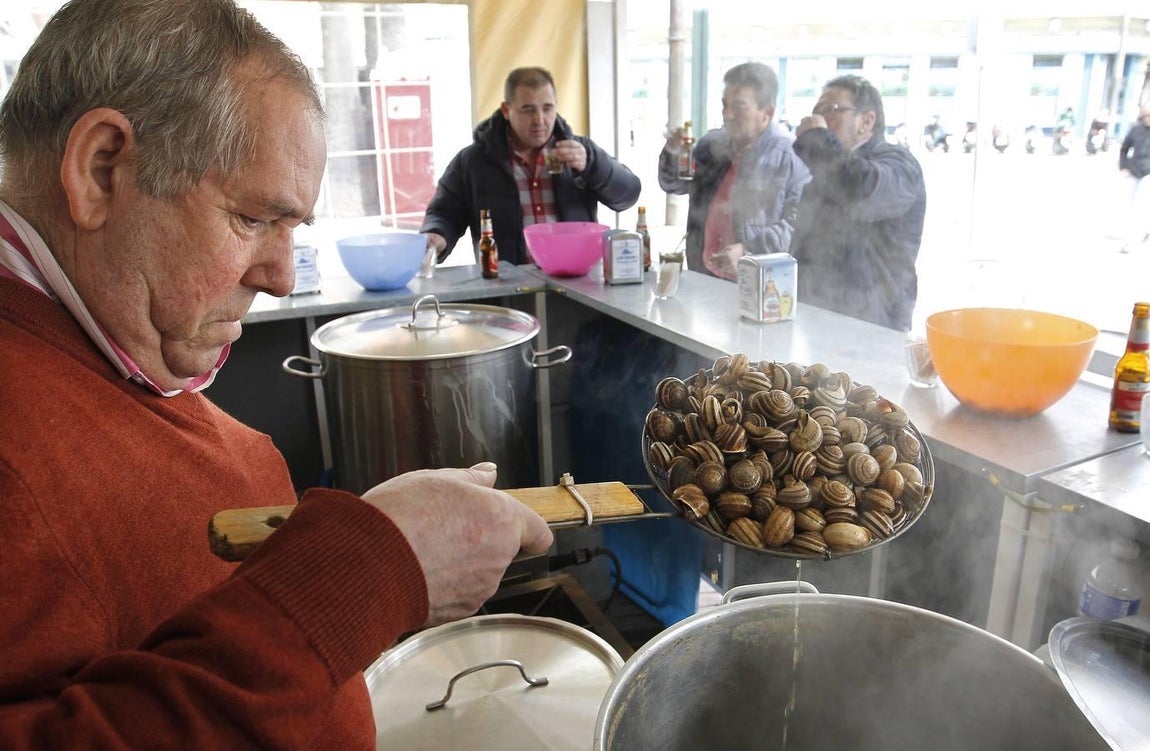 El arranque de los puestos de caracoles, en imágenes