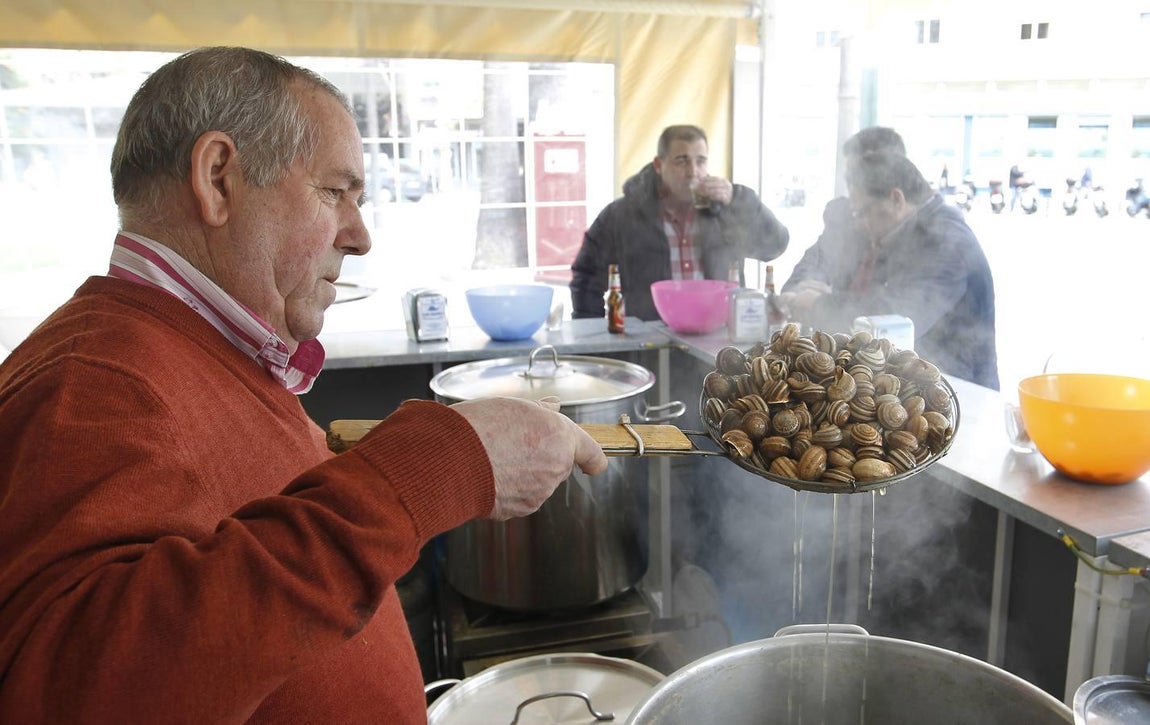 El arranque de los puestos de caracoles, en imágenes