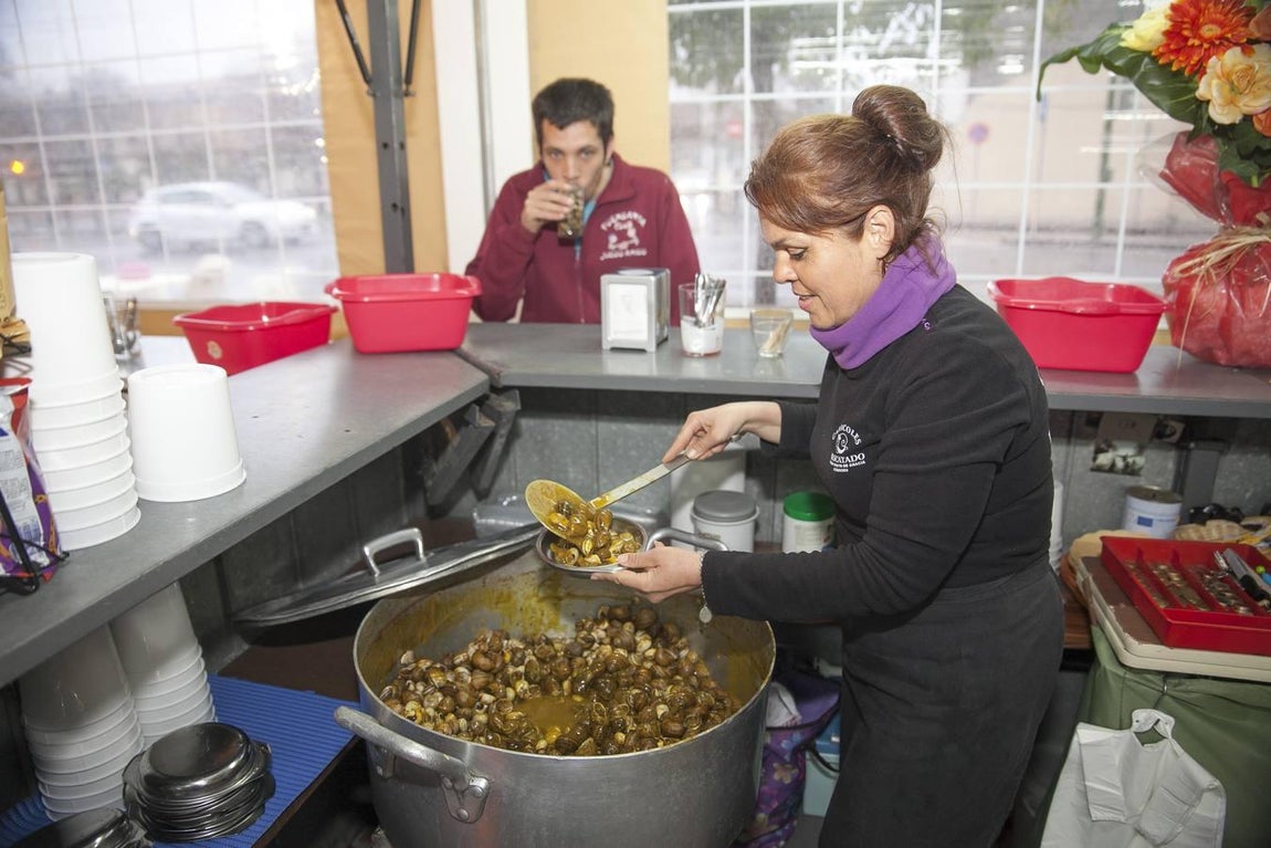 El arranque de los puestos de caracoles, en imágenes