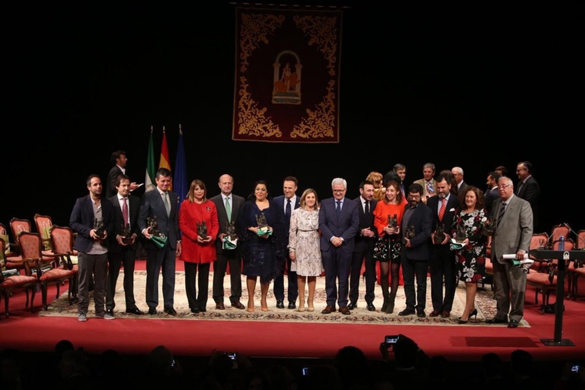 Entrega de Medallas por el Día de Andalucía en el Teatro Muñoz Seca