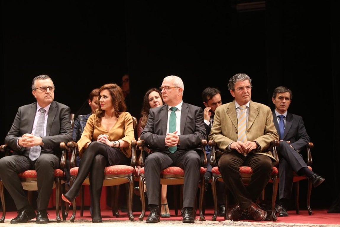 Entrega de Medallas por el Día de Andalucía en el Teatro Muñoz Seca