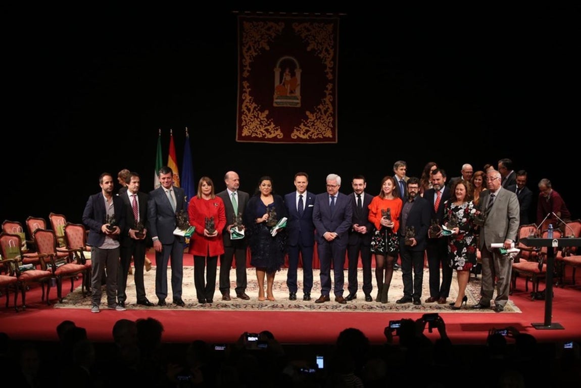 Entrega de Medallas por el Día de Andalucía en el Teatro Muñoz Seca