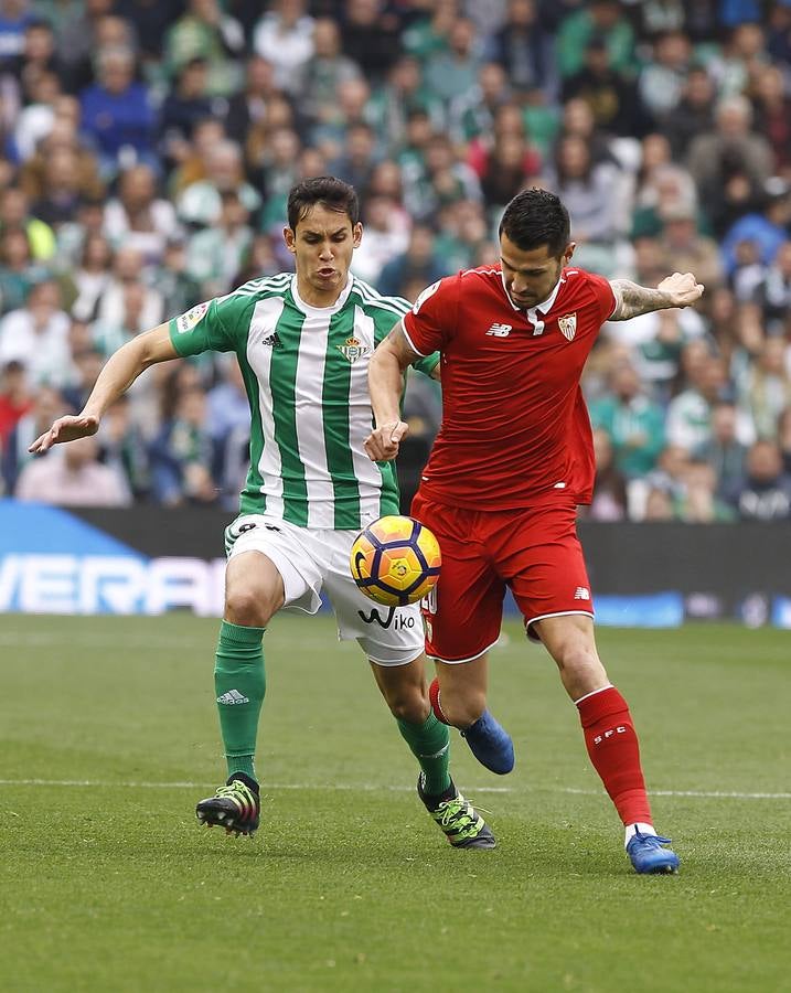 El Sevilla se queda con los tres puntos en el Villamarín, en imágenes