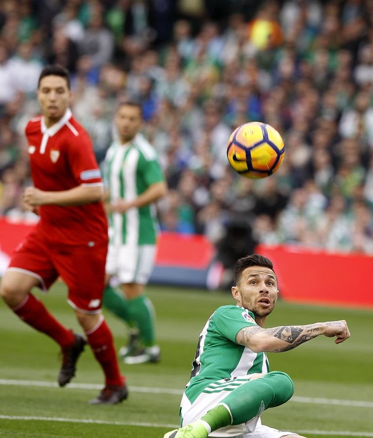 El Sevilla se queda con los tres puntos en el Villamarín, en imágenes