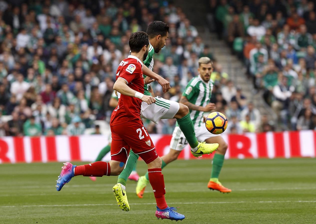 El Sevilla se queda con los tres puntos en el Villamarín, en imágenes